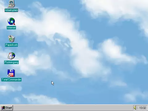 "Screenshot WINDOWS 95 Desktop with Total Commander 5.51"